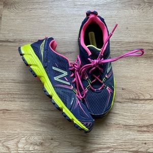 New Balance Navy Blue & Pink 610 Trail Running Shoes (7.5)
